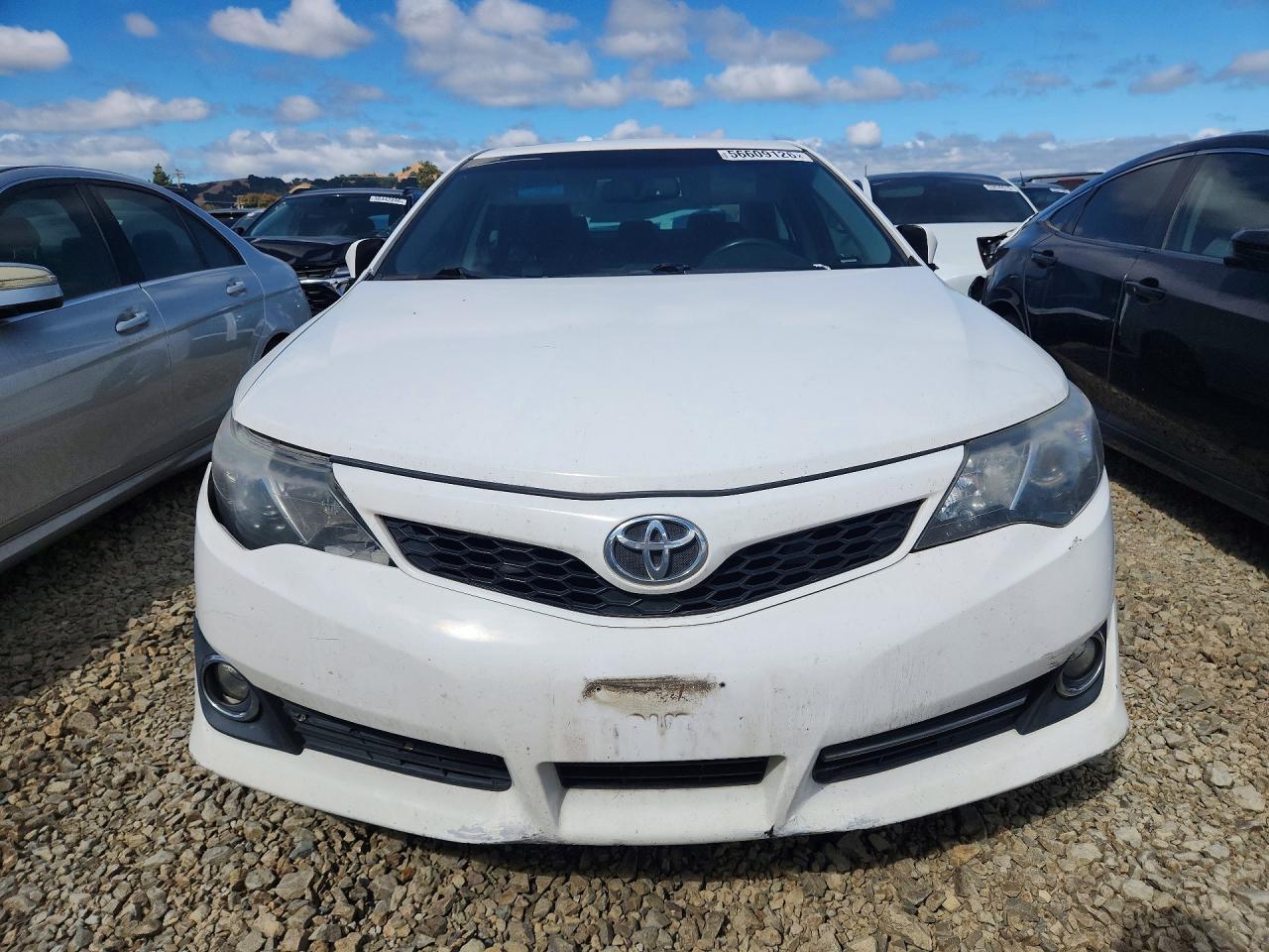 2013 TOYOTA CAMRY SE photo 9