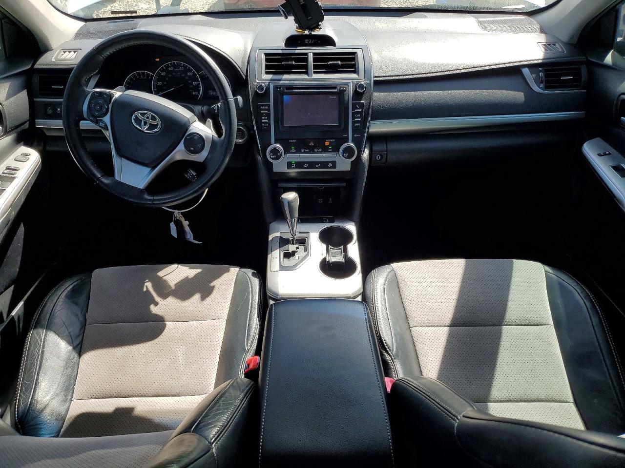 2013 TOYOTA CAMRY SE photo 15