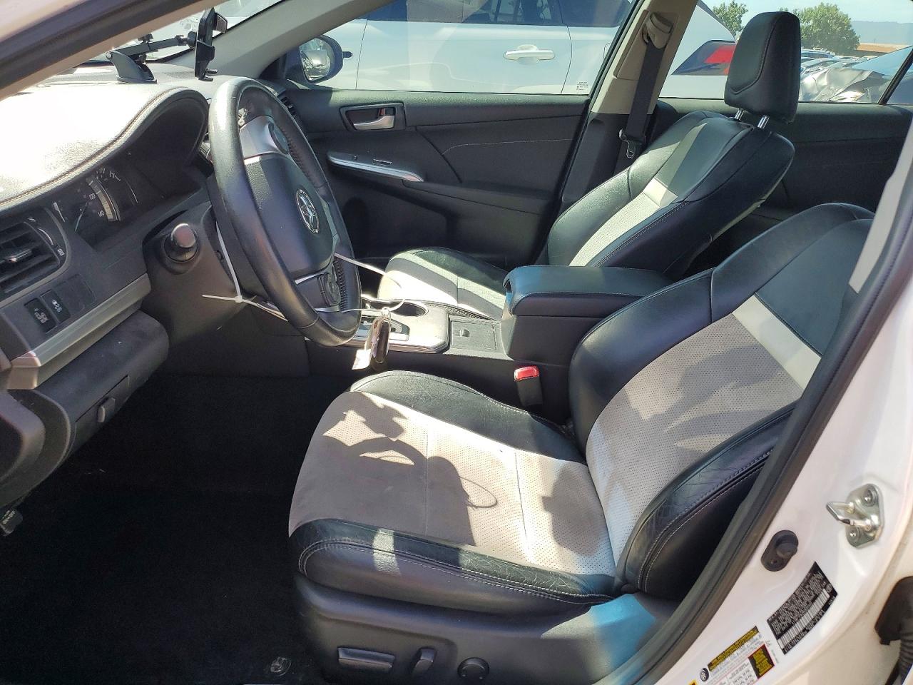2013 TOYOTA CAMRY SE photo 13