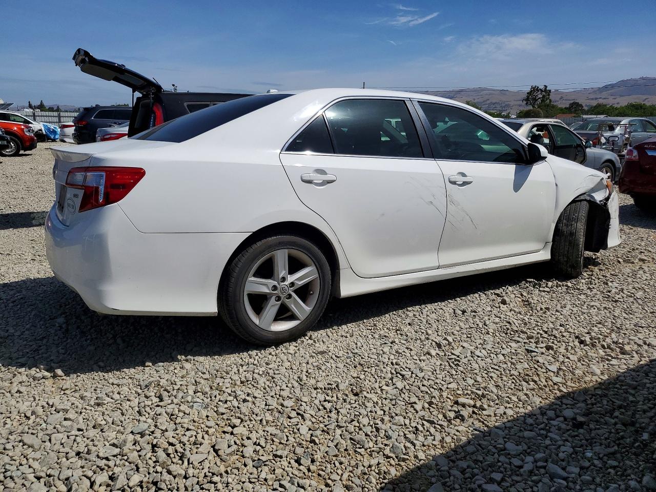 2013 TOYOTA CAMRY SE photo 5