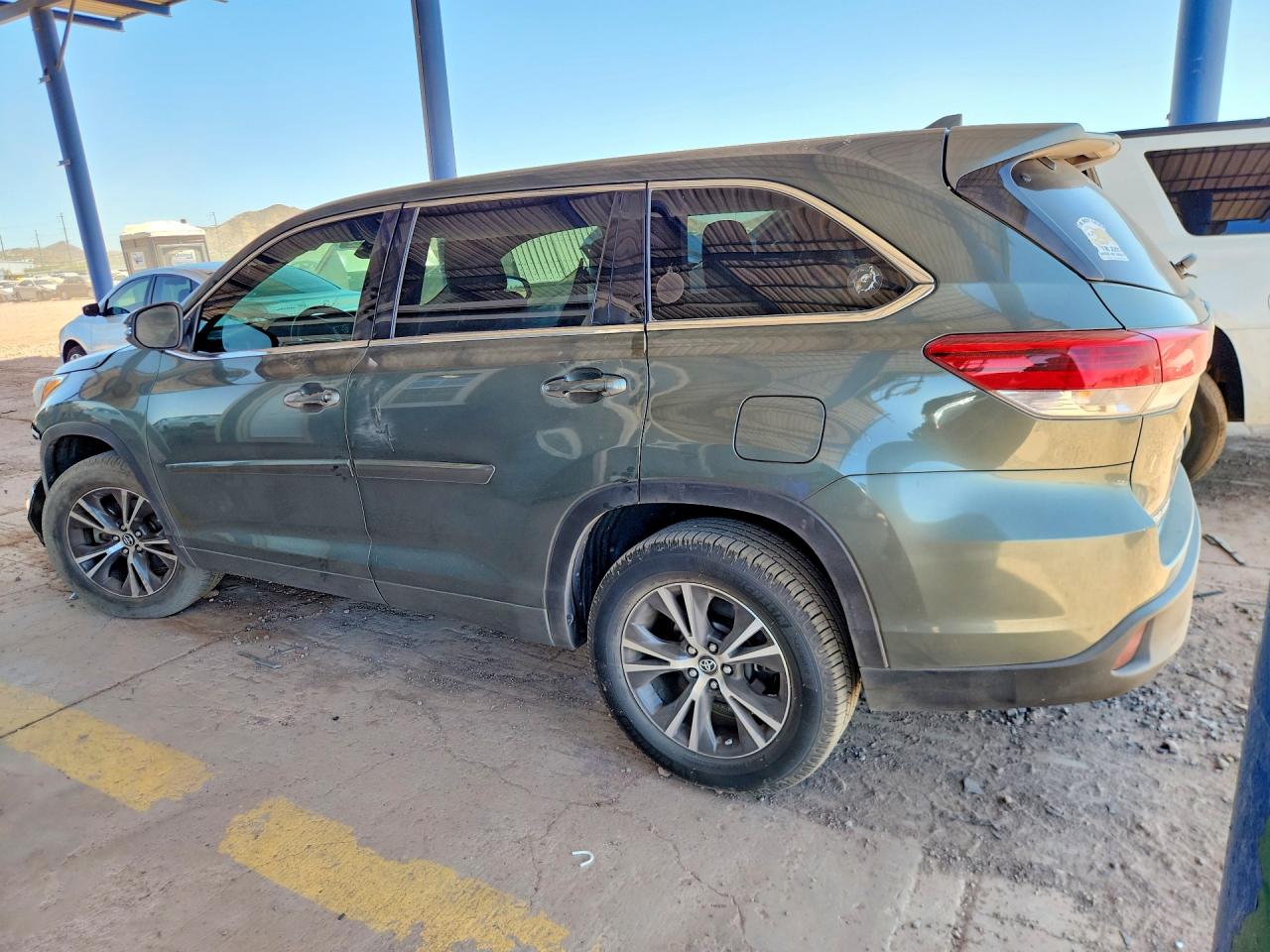 2017 TOYOTA HIGHLANDER LE PLUS photo 2