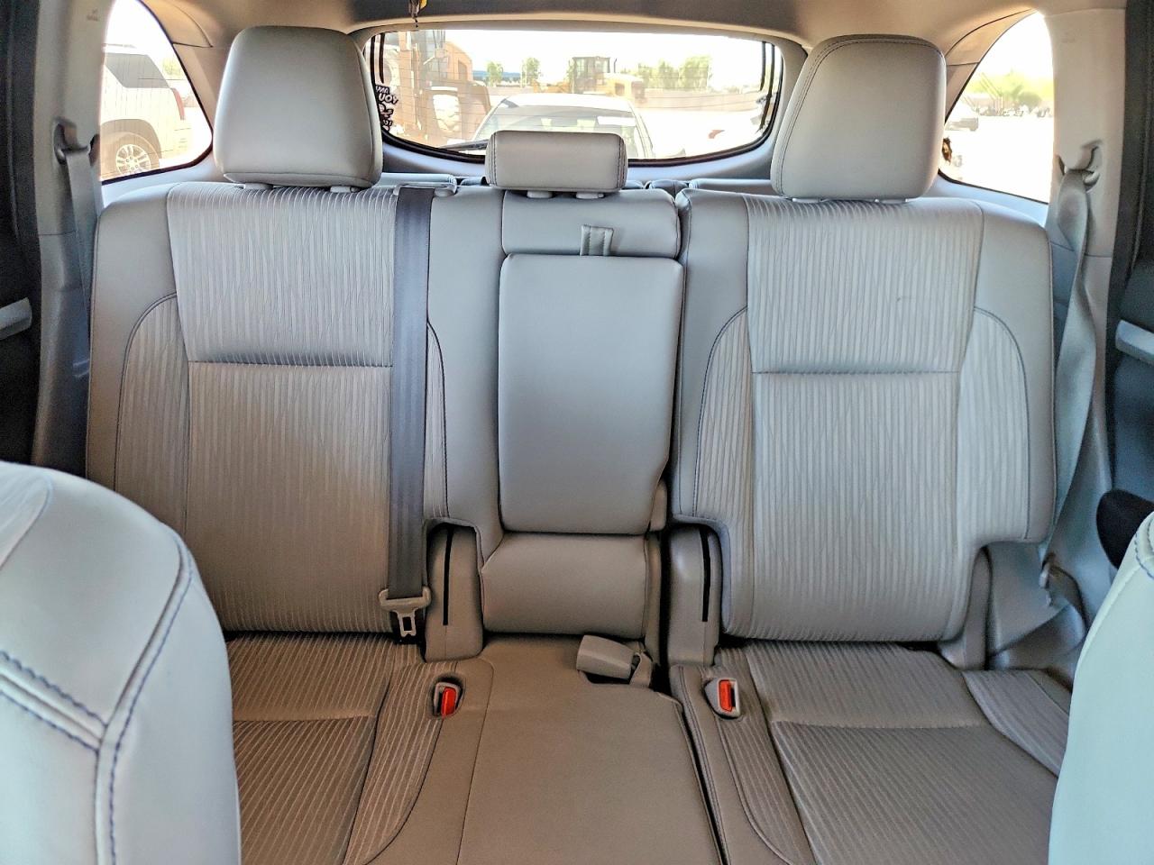 2017 TOYOTA HIGHLANDER LE PLUS photo 10