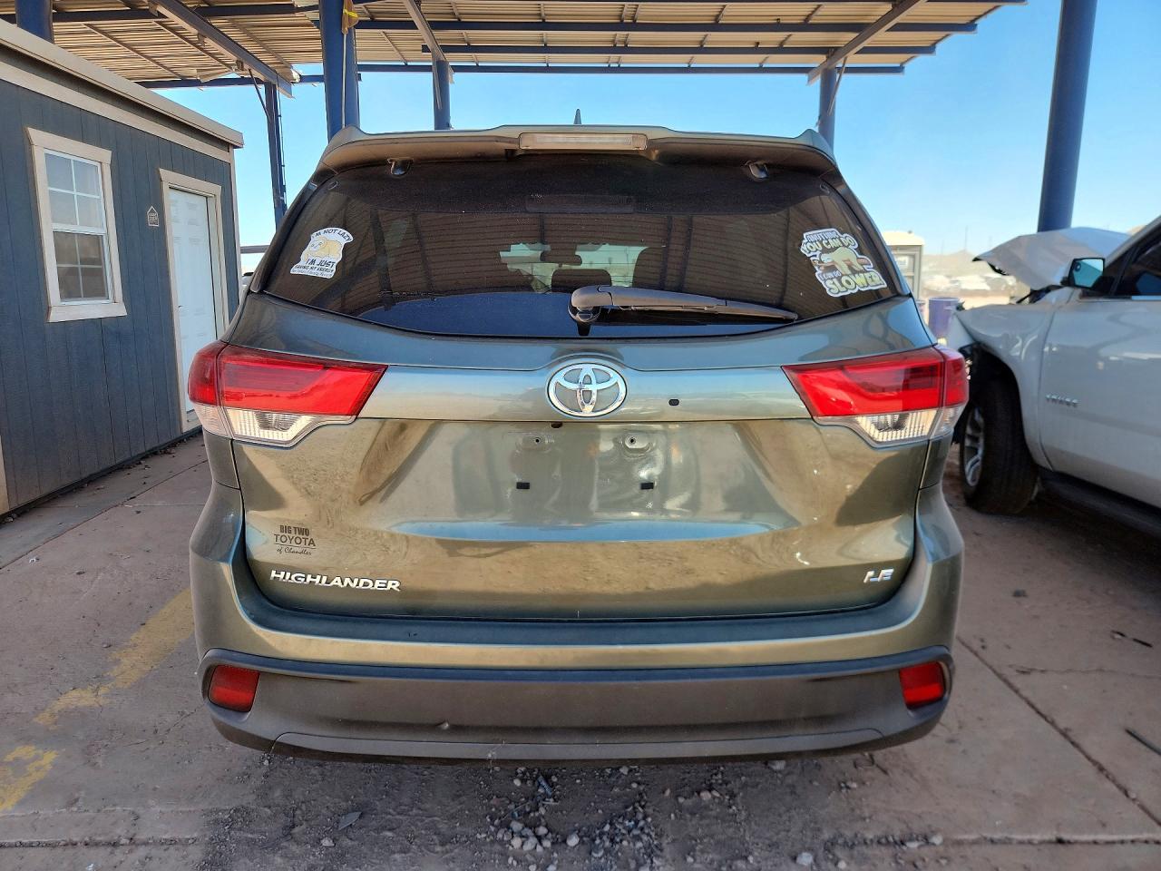 2017 TOYOTA HIGHLANDER LE PLUS photo 6