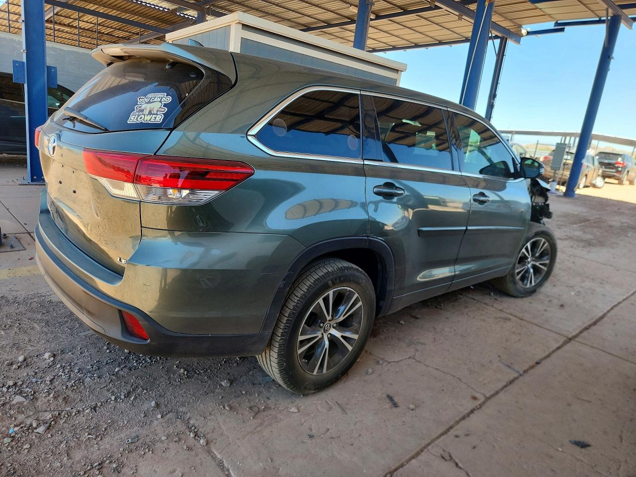 2017 TOYOTA HIGHLANDER LE PLUS photo 3