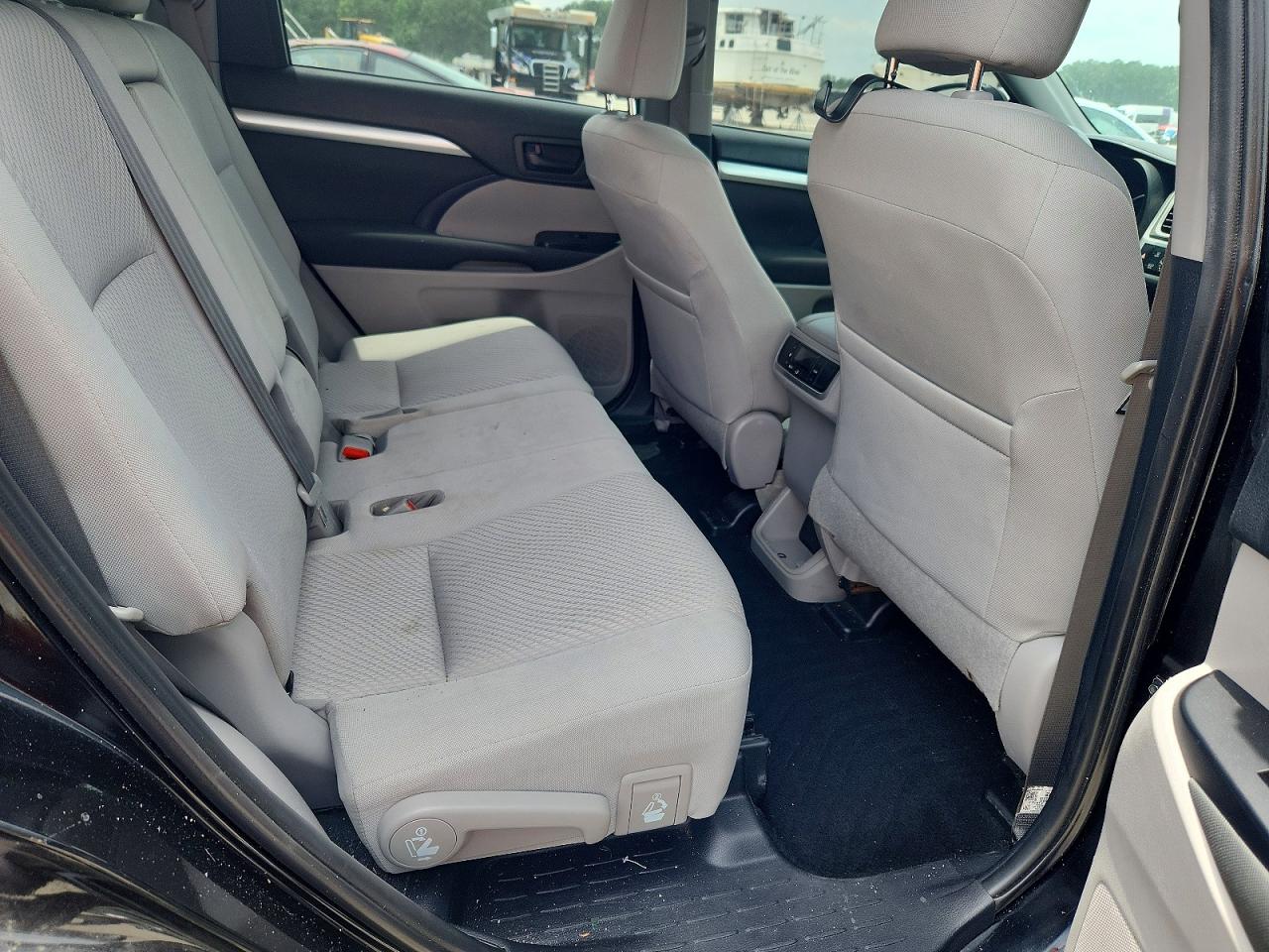 2019 TOYOTA HIGHLANDER LE photo 21