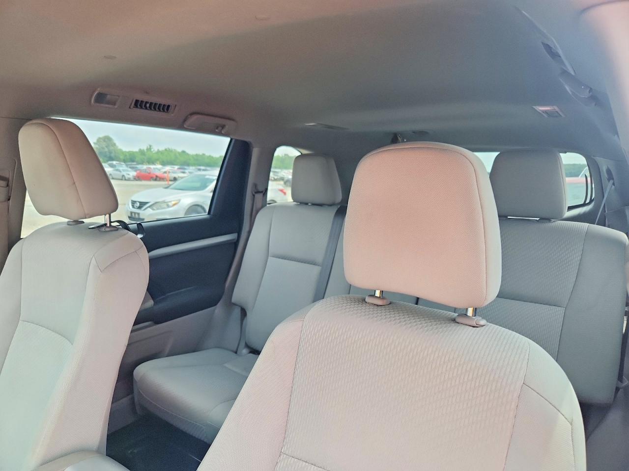 2019 TOYOTA HIGHLANDER LE photo 19