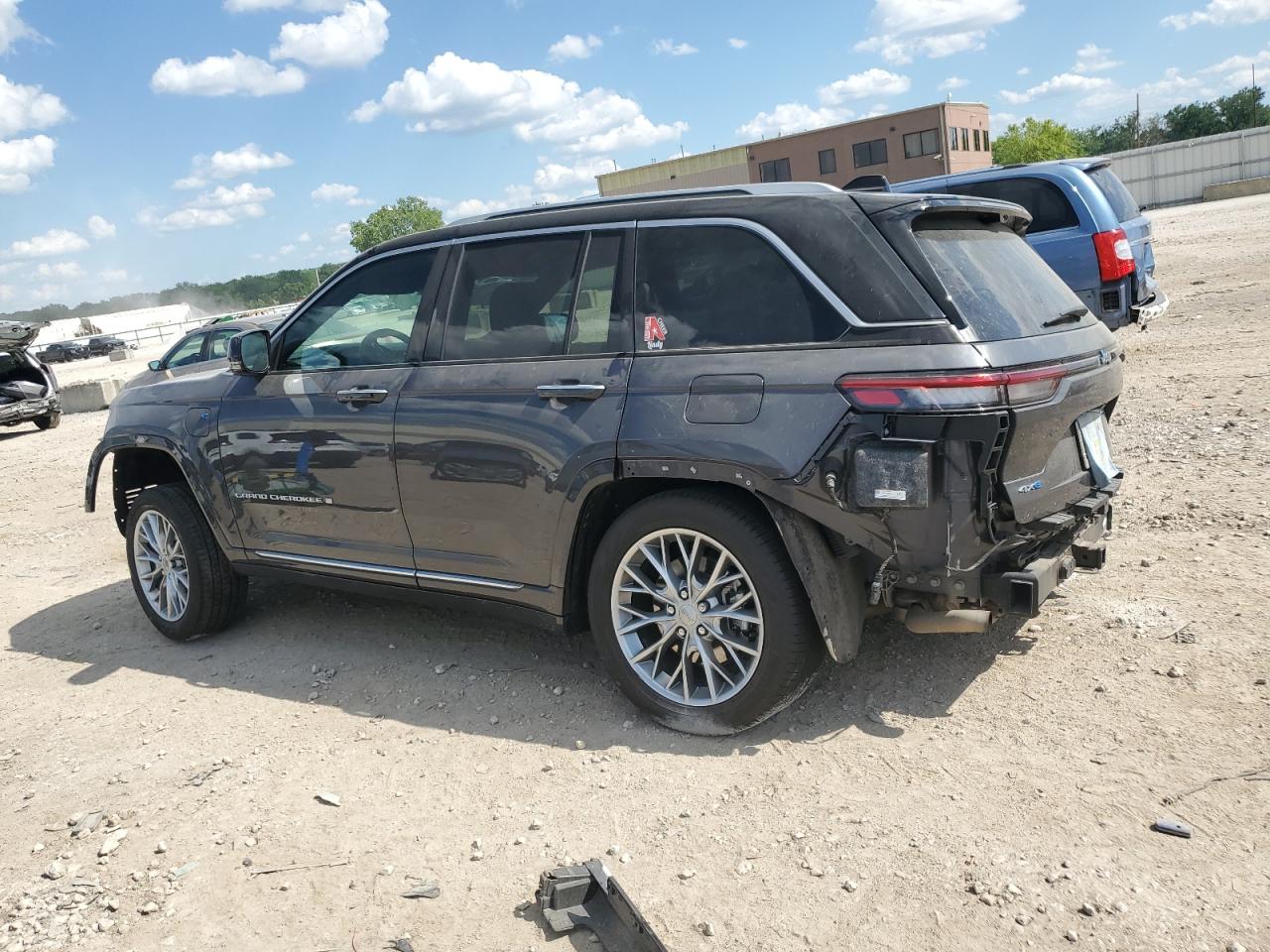 2022 JEEP GRAND CHEROKEE SUMMIT 4XE photo 2