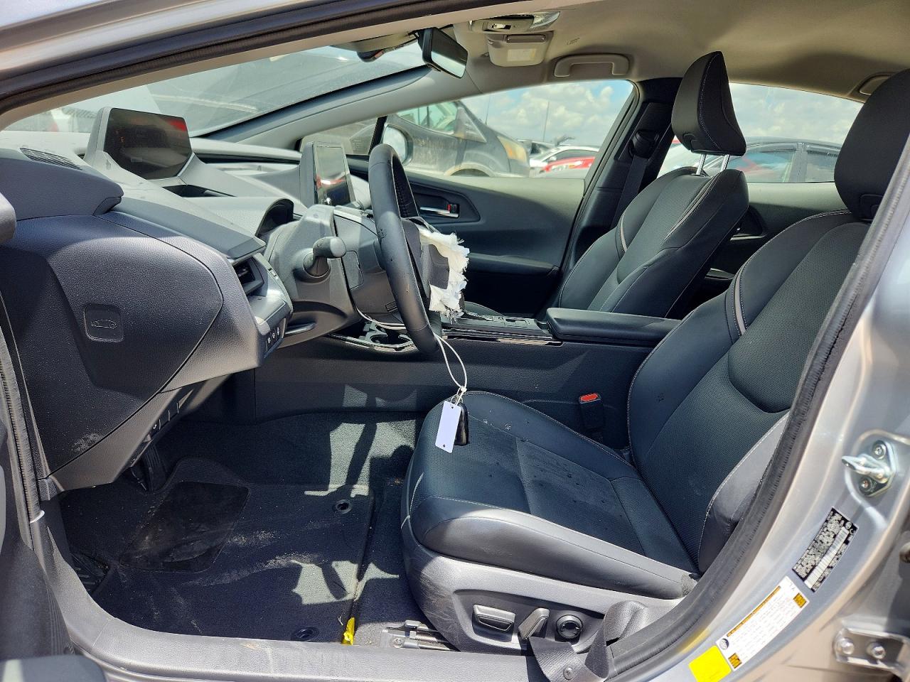 2024 TOYOTA PRIUS XLE photo 13