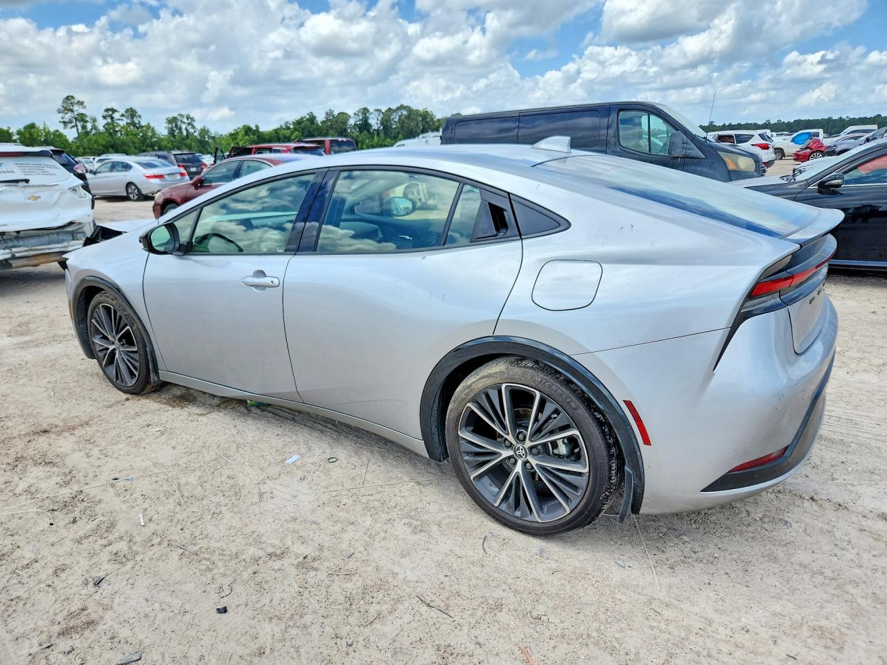 2024 TOYOTA PRIUS XLE photo 3