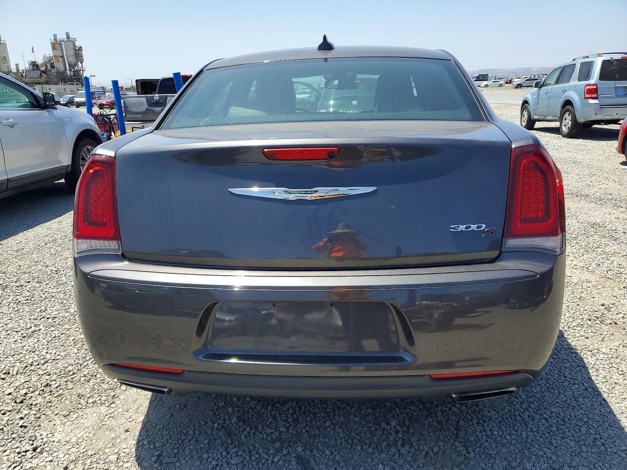 2016 CHRYSLER 300 S photo 11