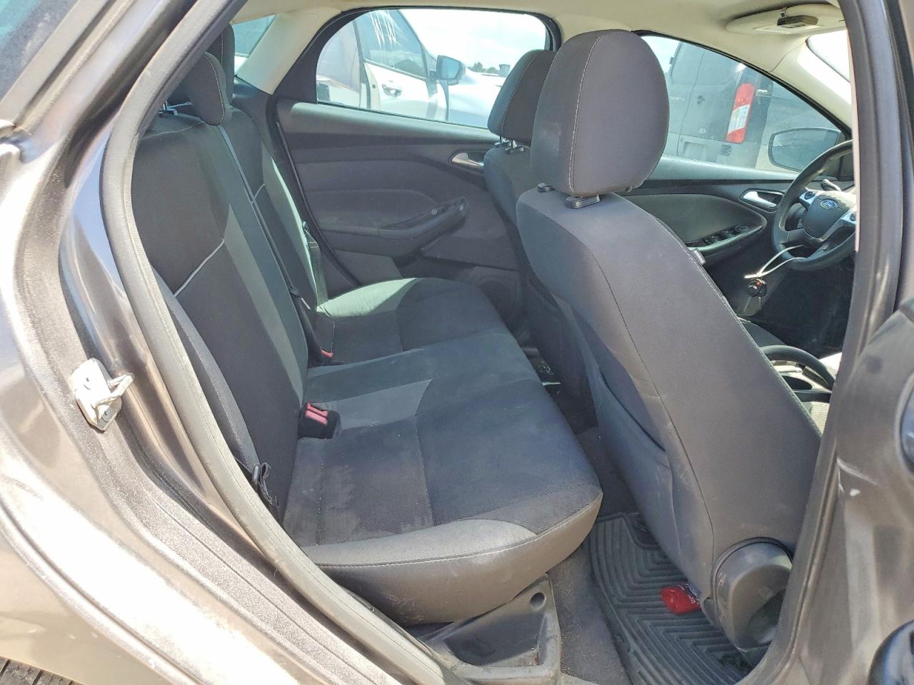 2014 FORD FOCUS SE photo 19