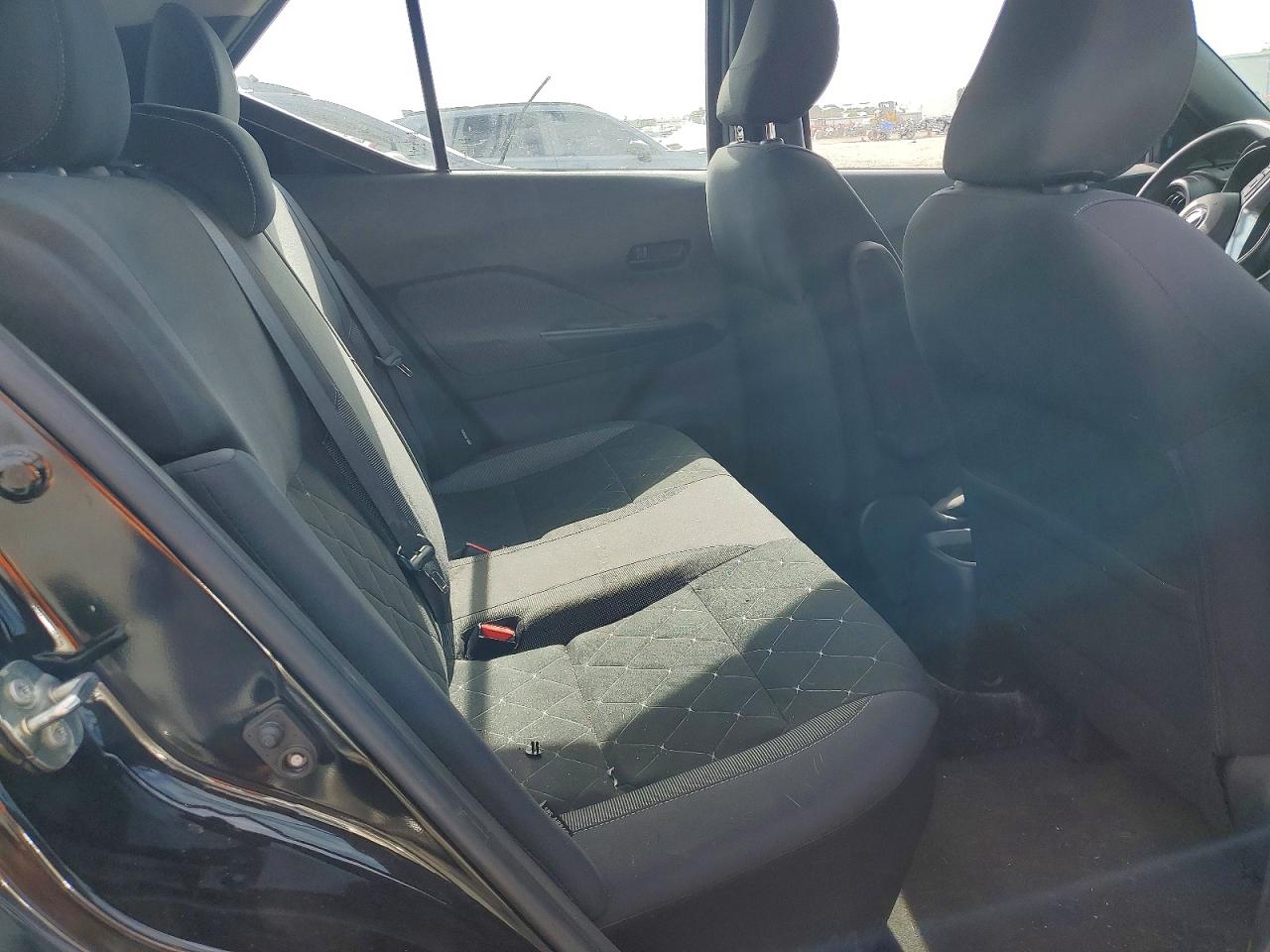 2020 NISSAN KICKS S photo 19