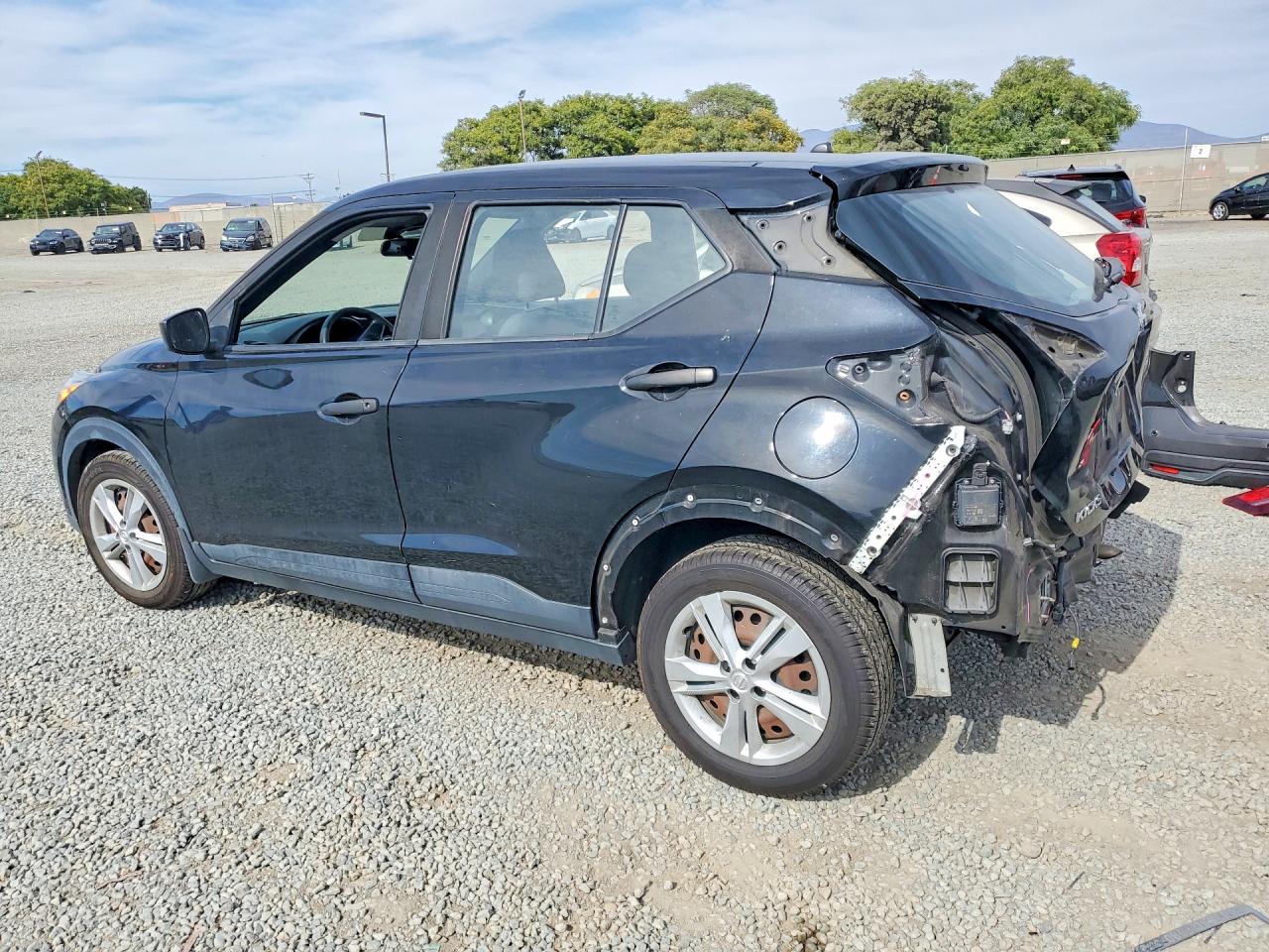 2020 NISSAN KICKS S photo 3