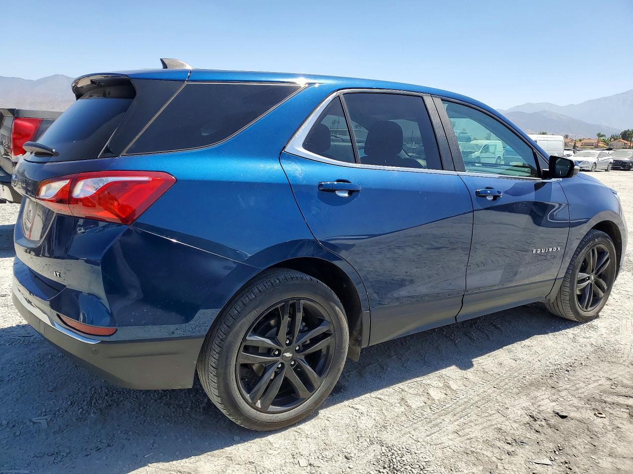 2021 CHEVROLET EQUINOX LT photo 3