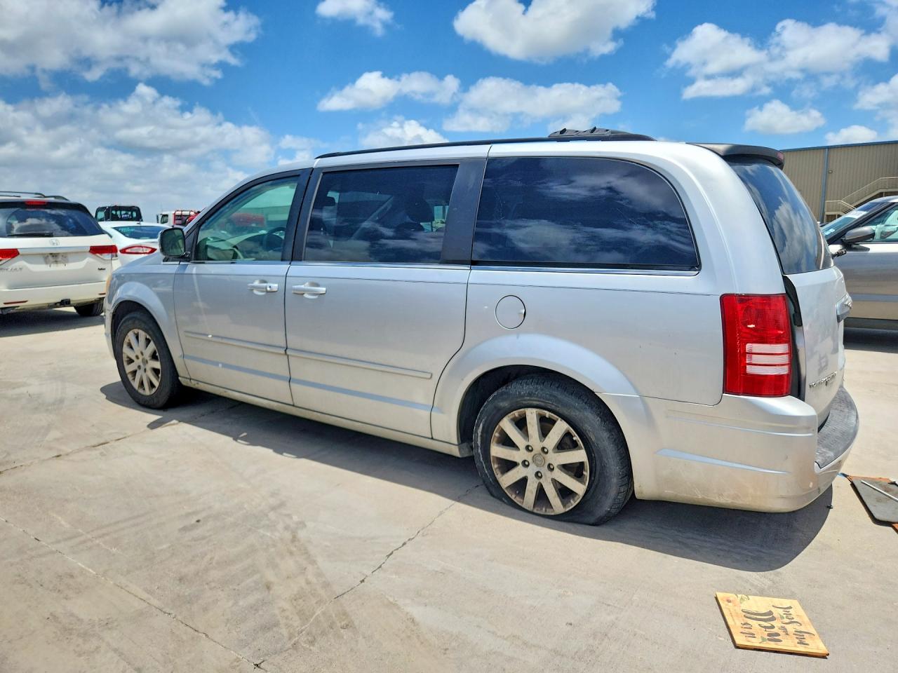 2008 CHRYSLER TOWN & COUNTRY TOURING photo 3