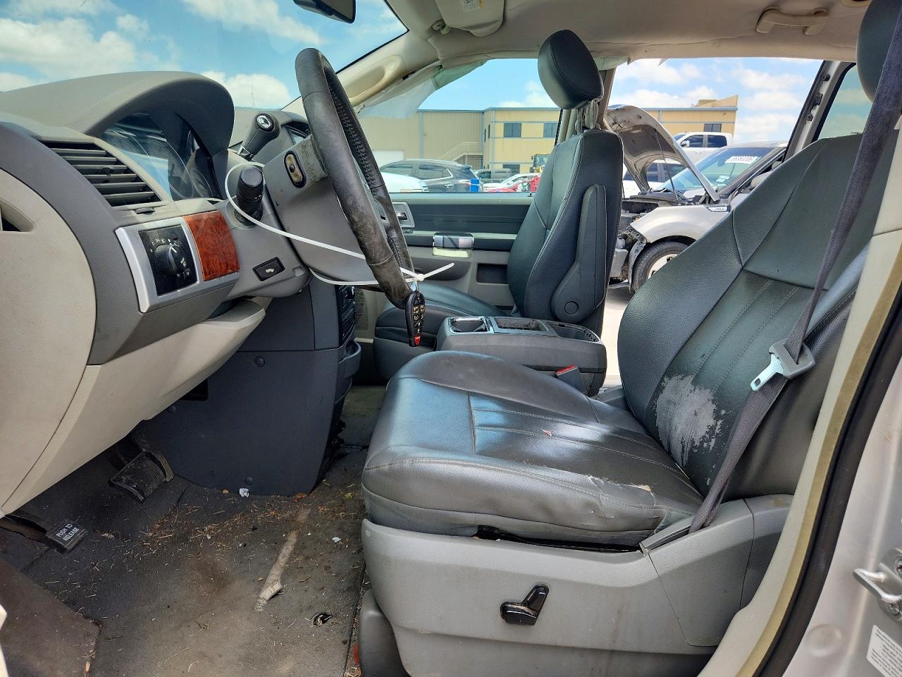 2008 CHRYSLER TOWN & COUNTRY TOURING photo 13