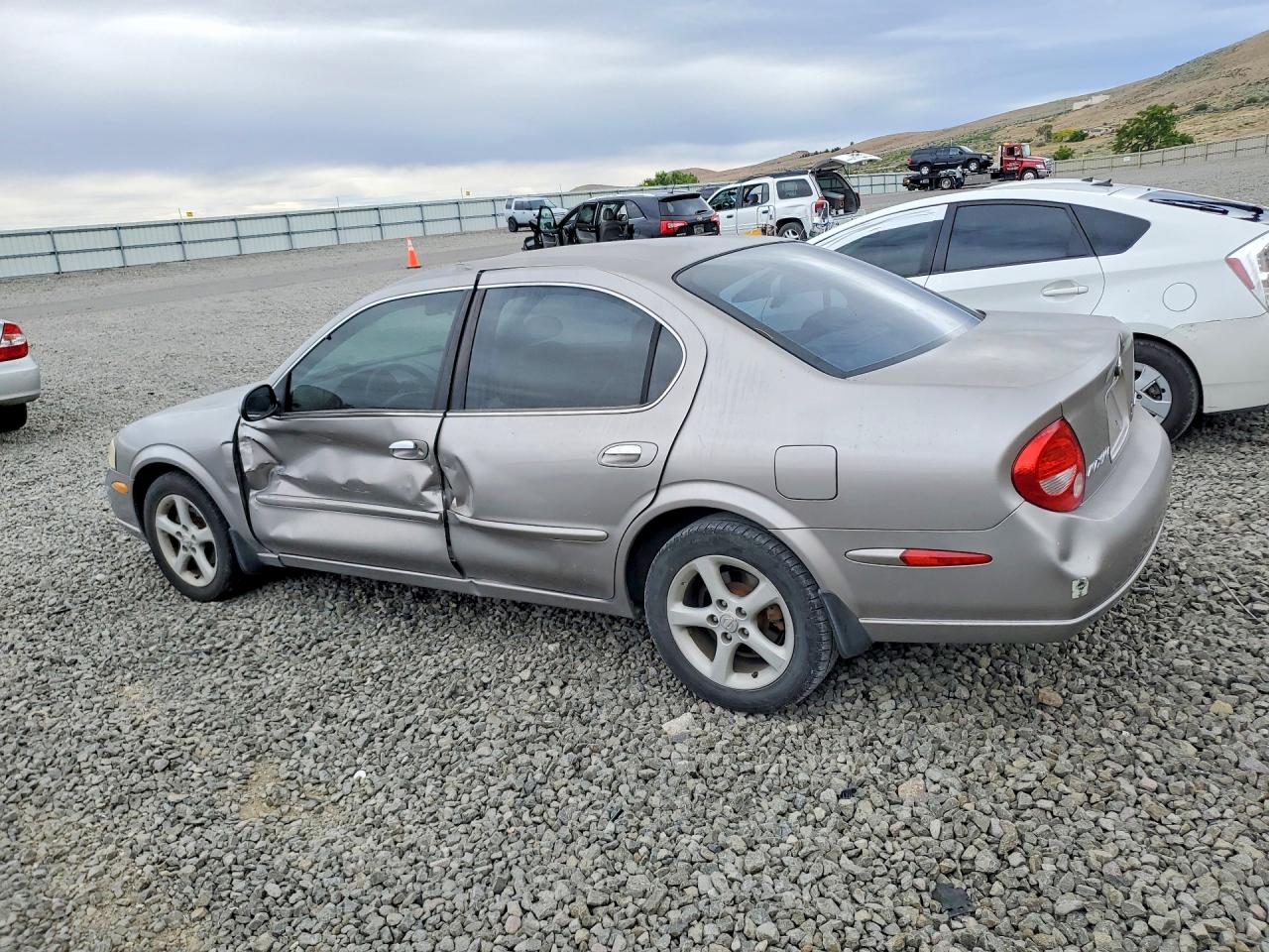 2000 NISSAN MAXIMA GXE photo 2