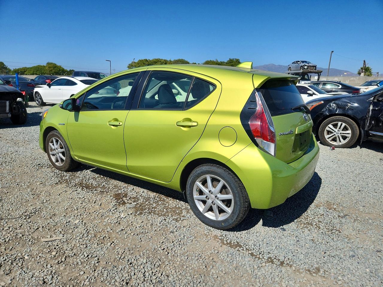 2015 TOYOTA PRIUS C THREE photo 3