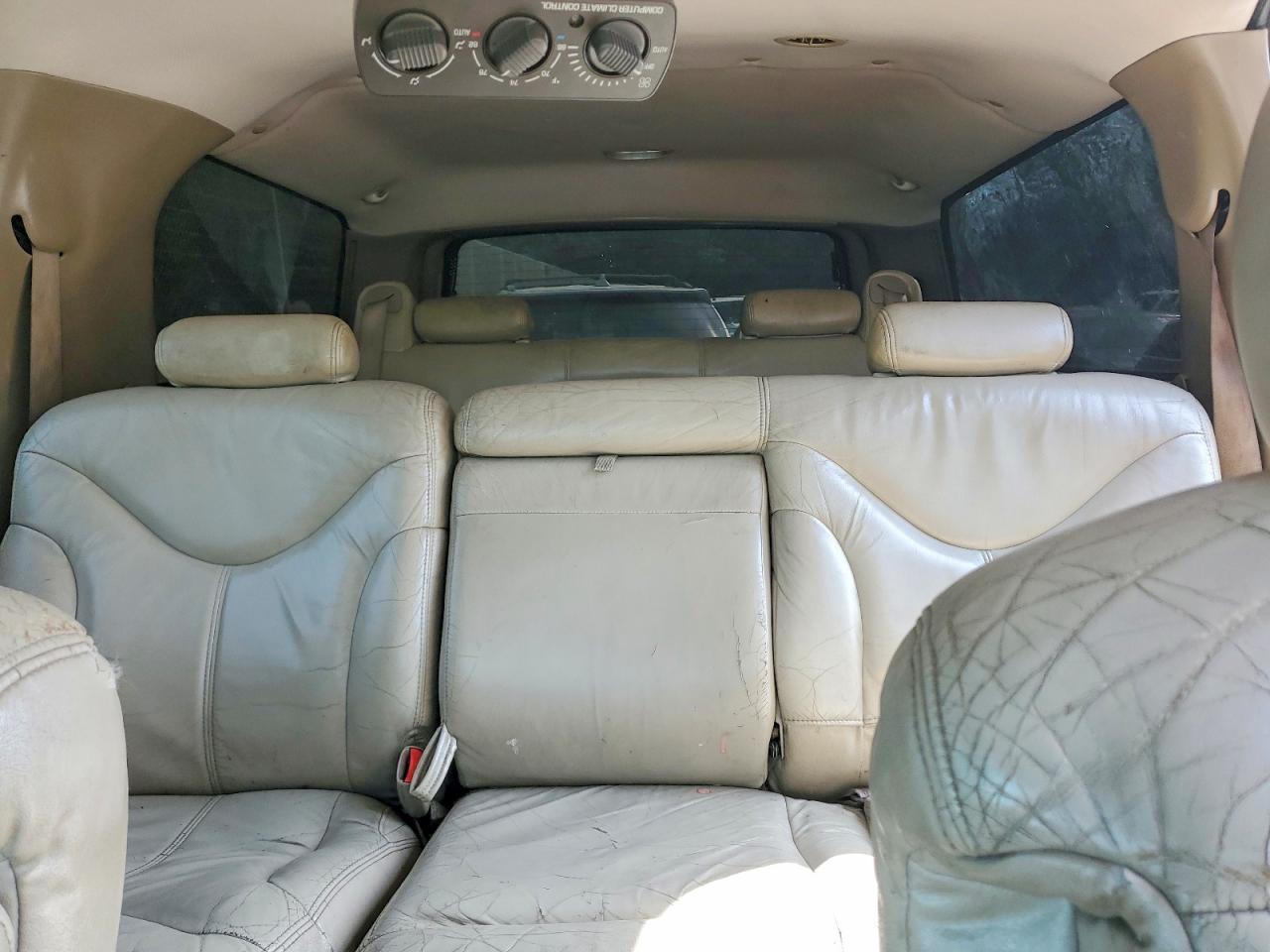 2002 GMC YUKON XL K1500 photo 19