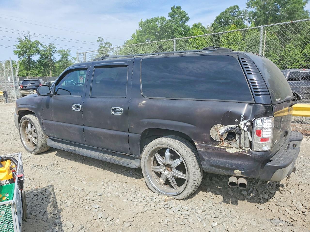 2002 GMC YUKON XL K1500 photo 3