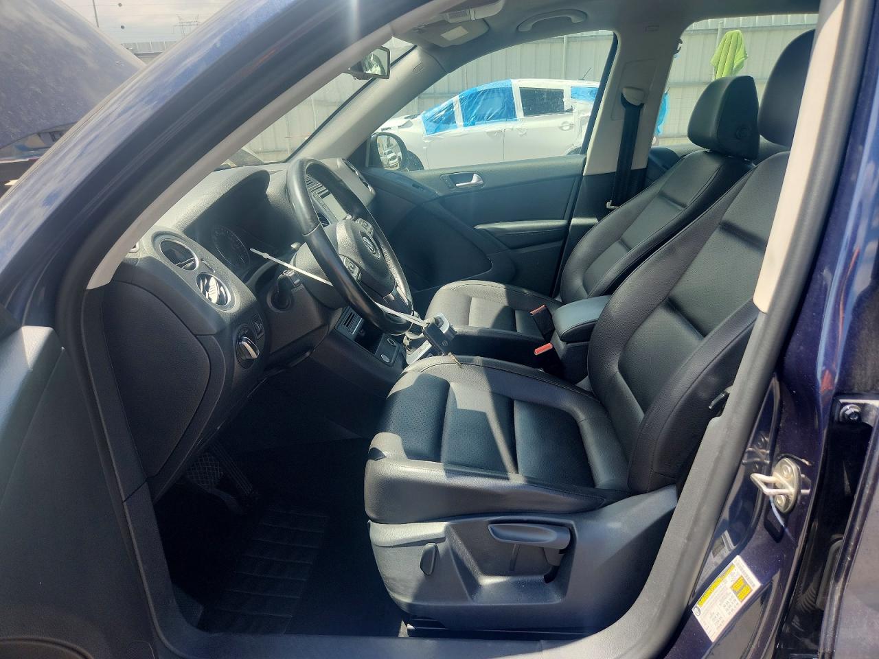 2016 VOLKSWAGEN TIGUAN S photo 13
