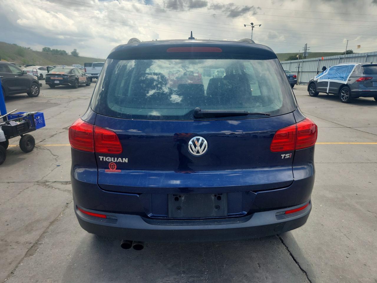 2016 VOLKSWAGEN TIGUAN S photo 11