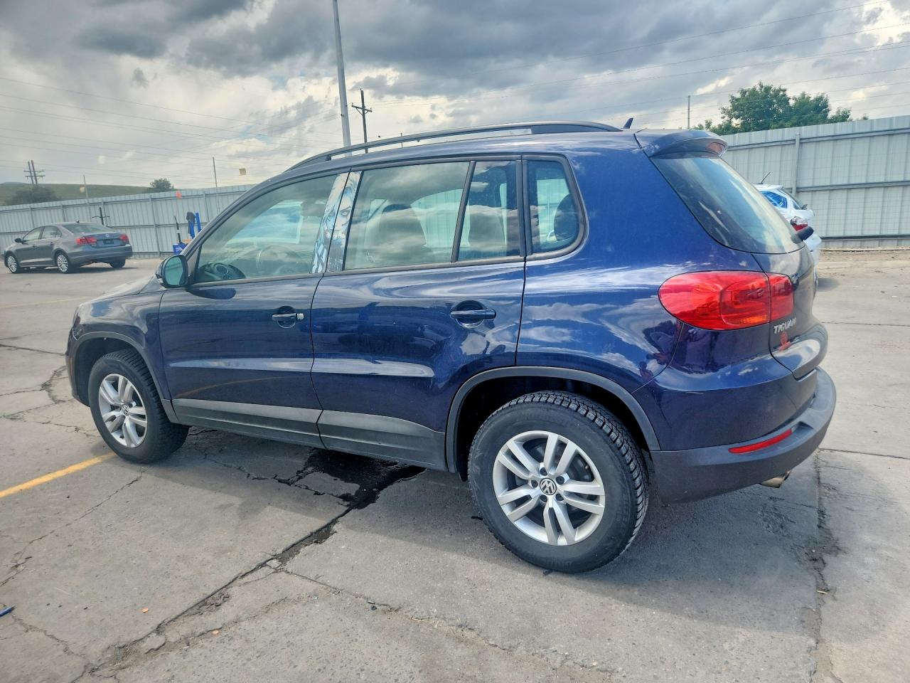 2016 VOLKSWAGEN TIGUAN S photo 3