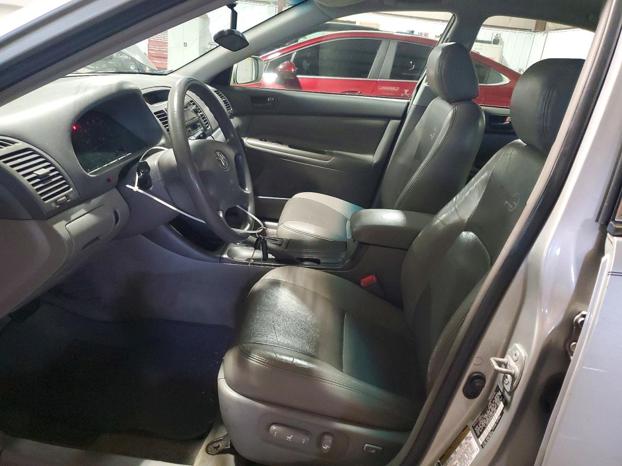 2004 TOYOTA CAMRY LE photo 19
