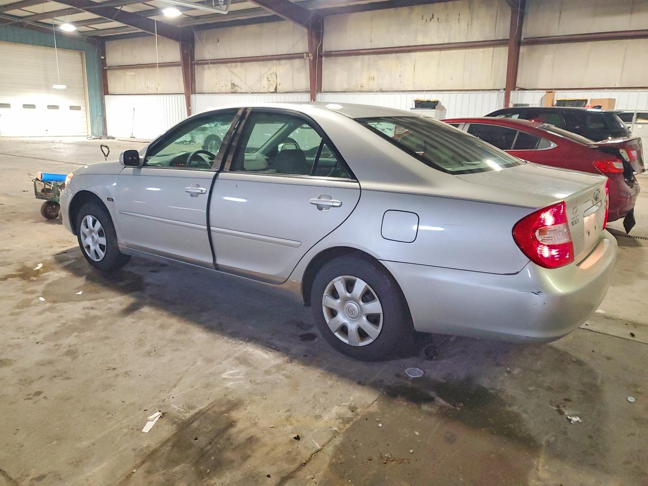 2004 TOYOTA CAMRY LE photo 4