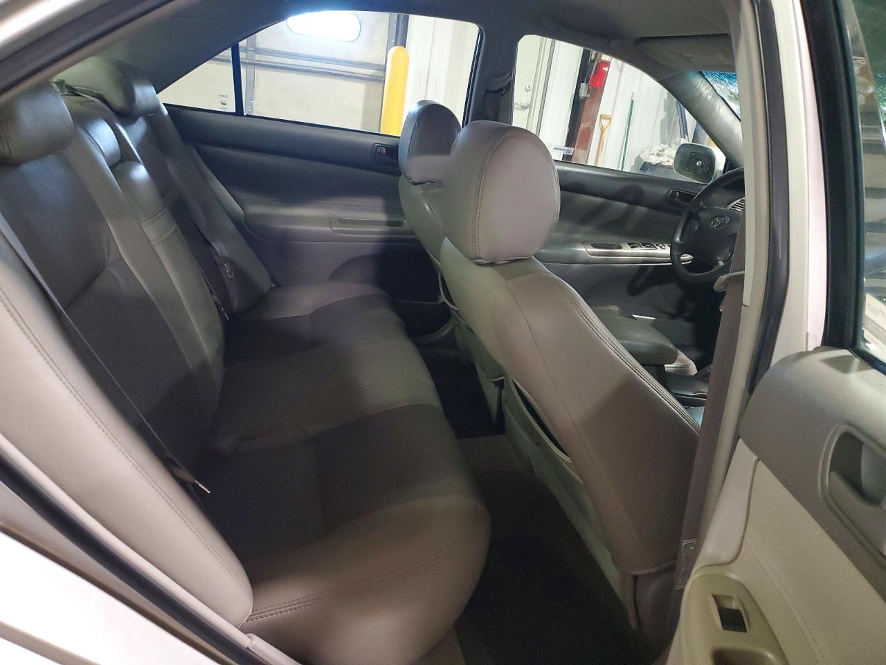 2004 TOYOTA CAMRY LE photo 28