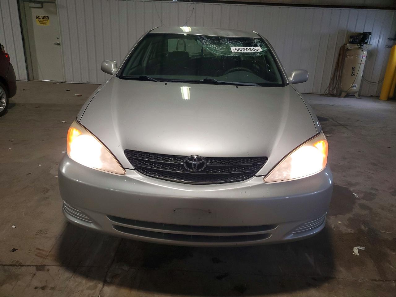 2004 TOYOTA CAMRY LE photo 13