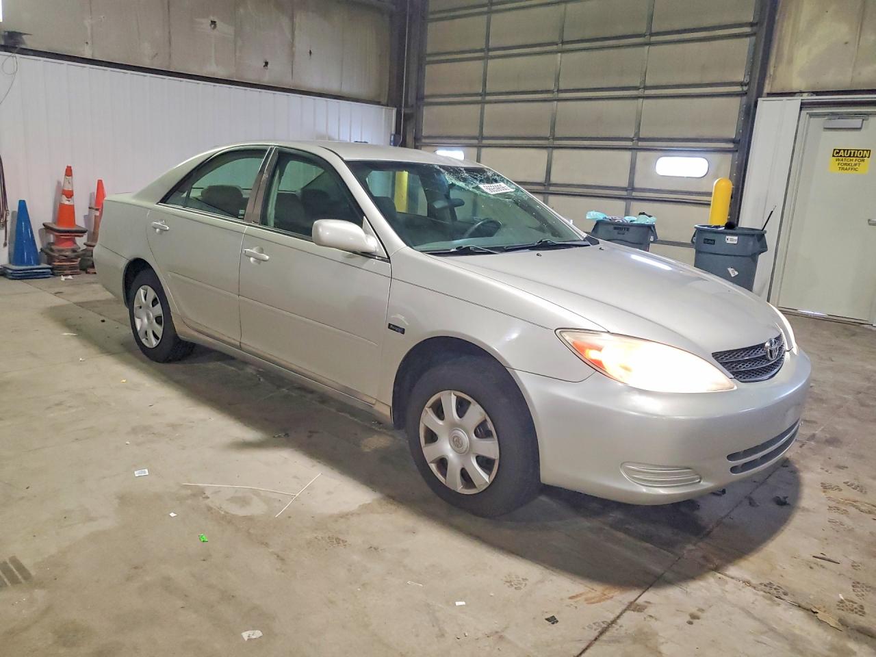 2004 TOYOTA CAMRY LE photo 10