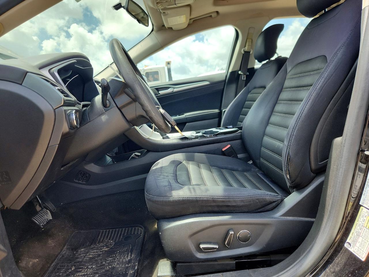 2014 FORD FUSION SE photo 13