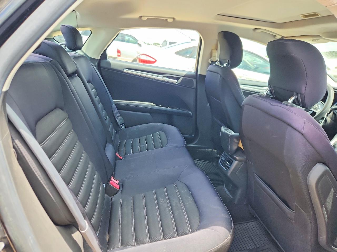 2014 FORD FUSION SE photo 19