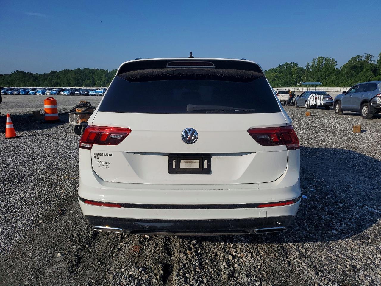 2021 VOLKSWAGEN TIGUAN SE photo 11