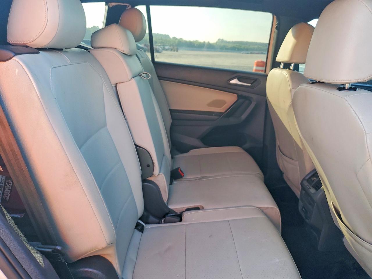 2021 VOLKSWAGEN TIGUAN SE photo 19