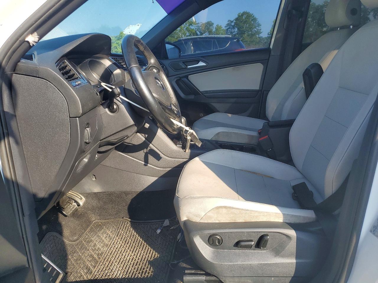 2021 VOLKSWAGEN TIGUAN SE photo 13