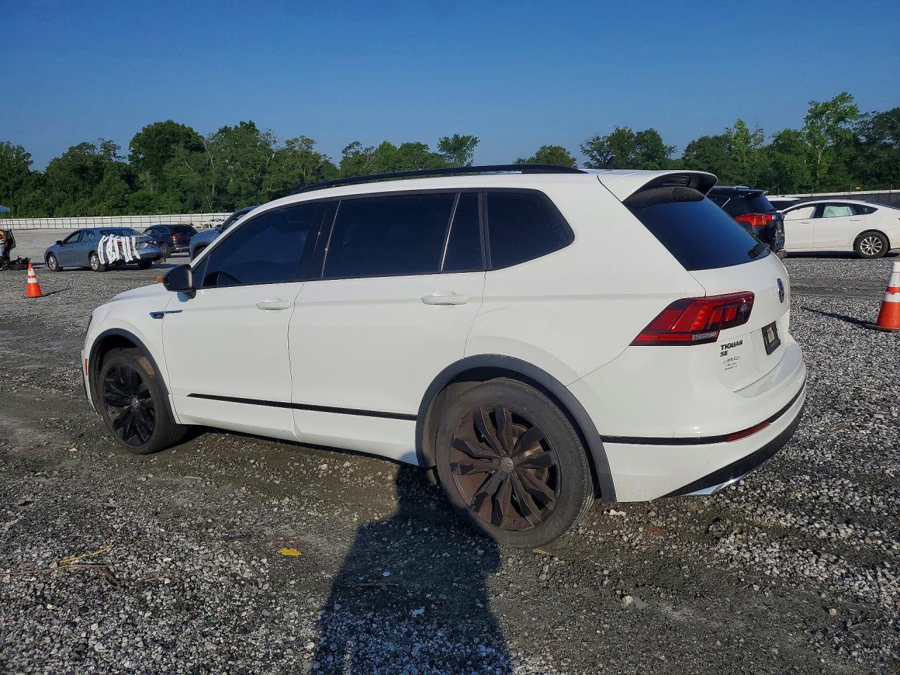 2021 VOLKSWAGEN TIGUAN SE photo 3