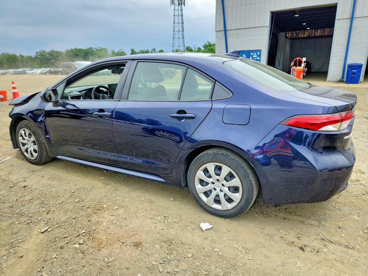 2020 TOYOTA COROLLA LE photo 2