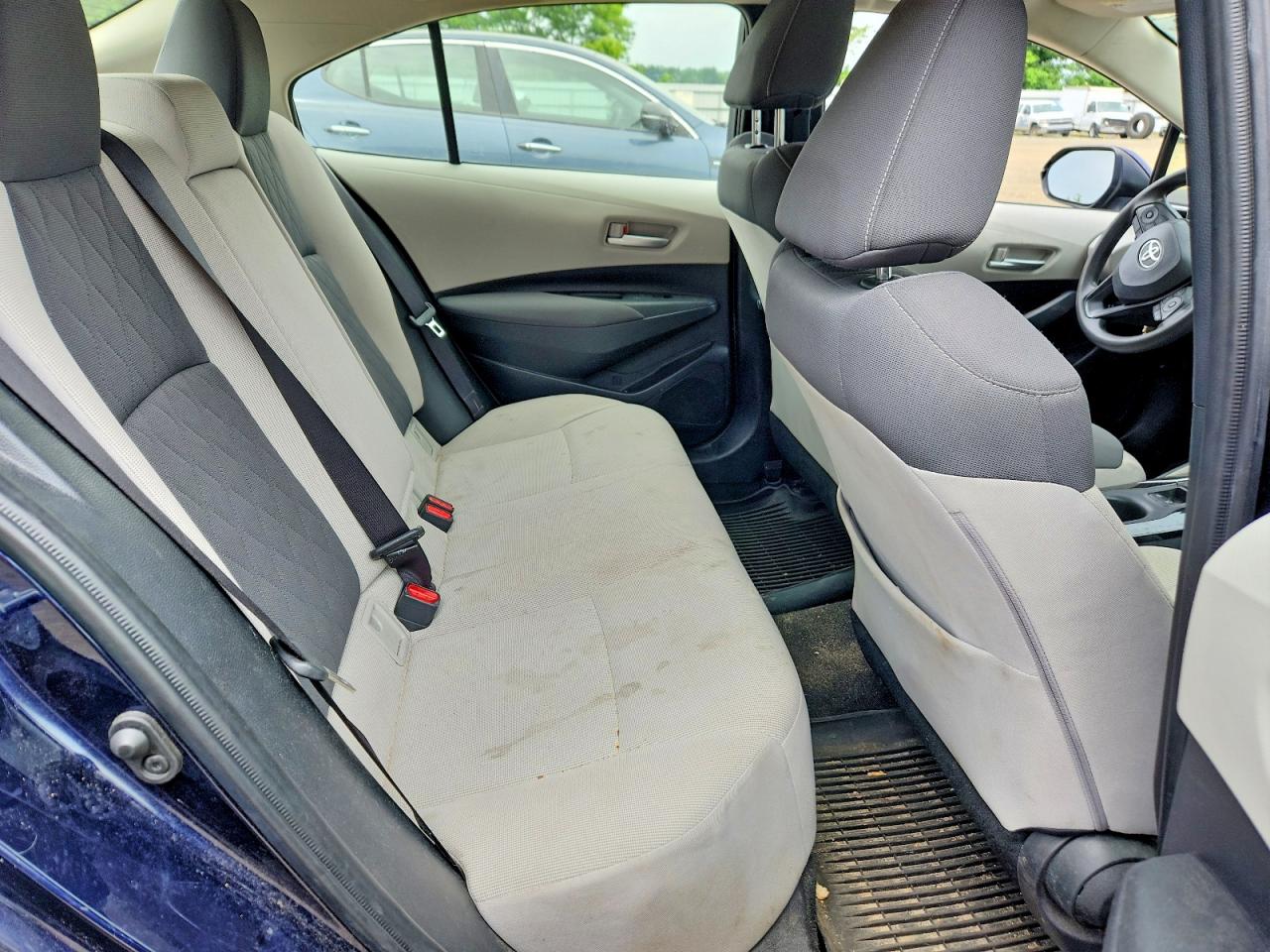 2020 TOYOTA COROLLA LE photo 10