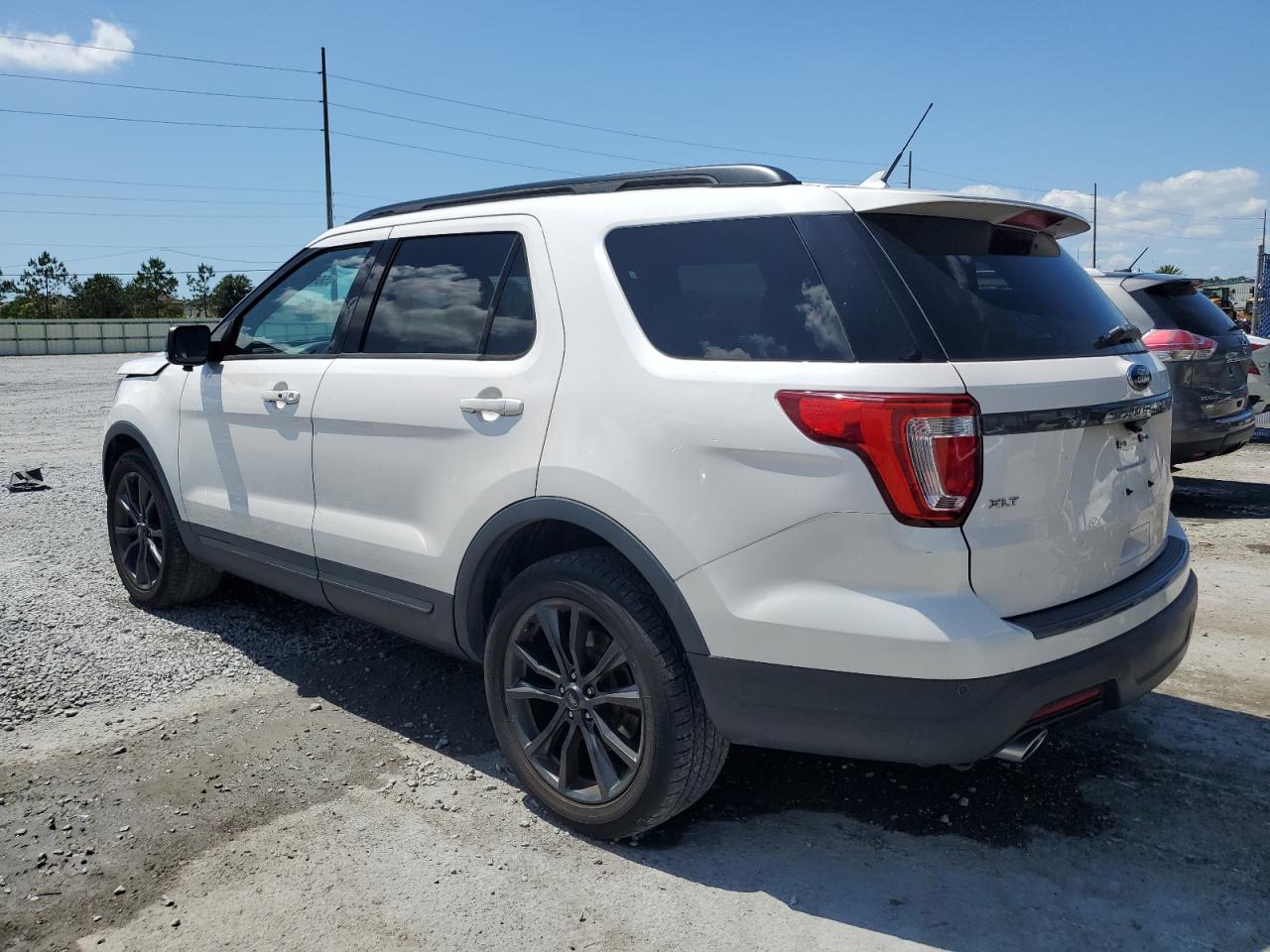 2019 FORD EXPLORER XLT photo 3