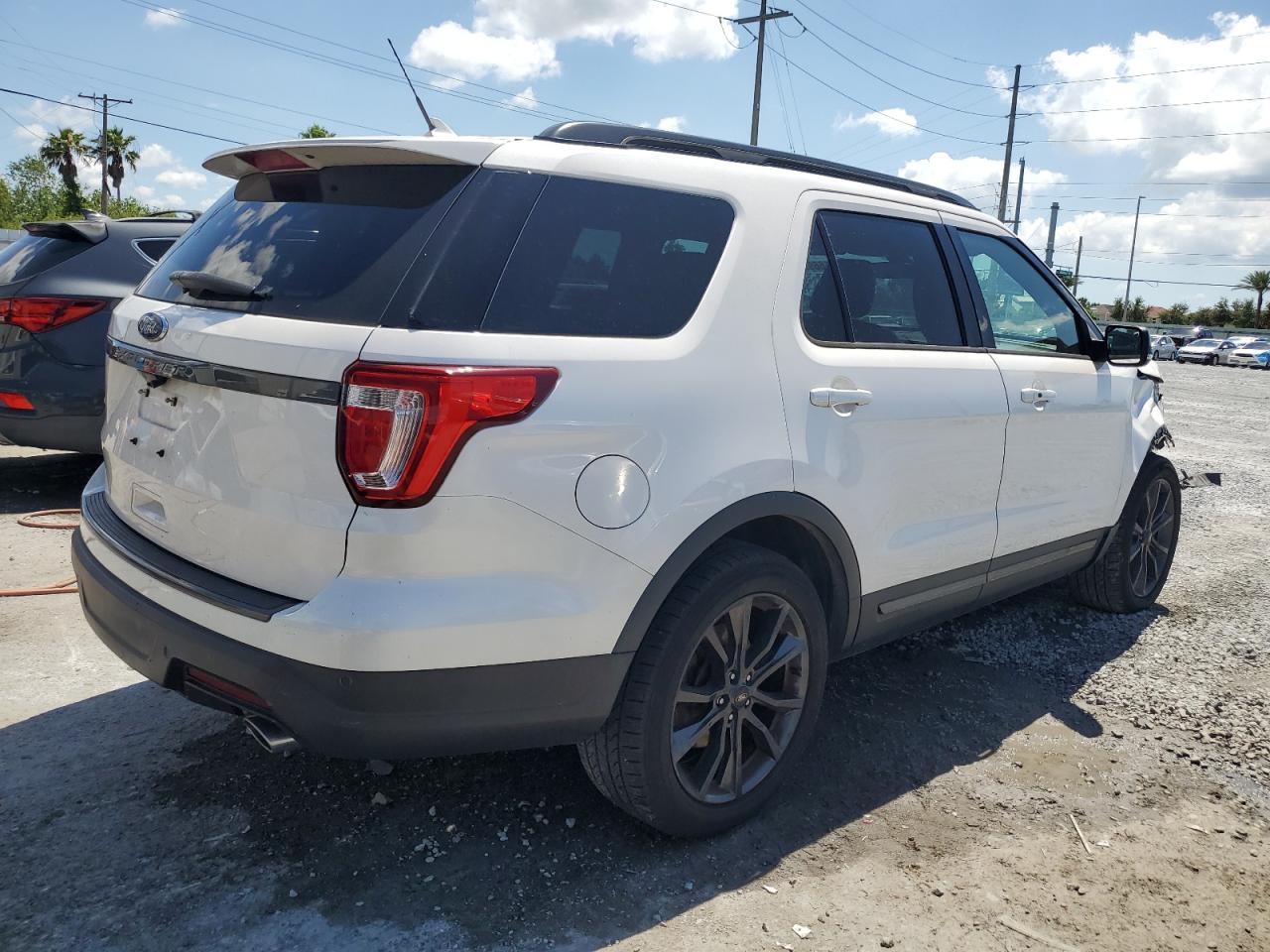 2019 FORD EXPLORER XLT photo 5
