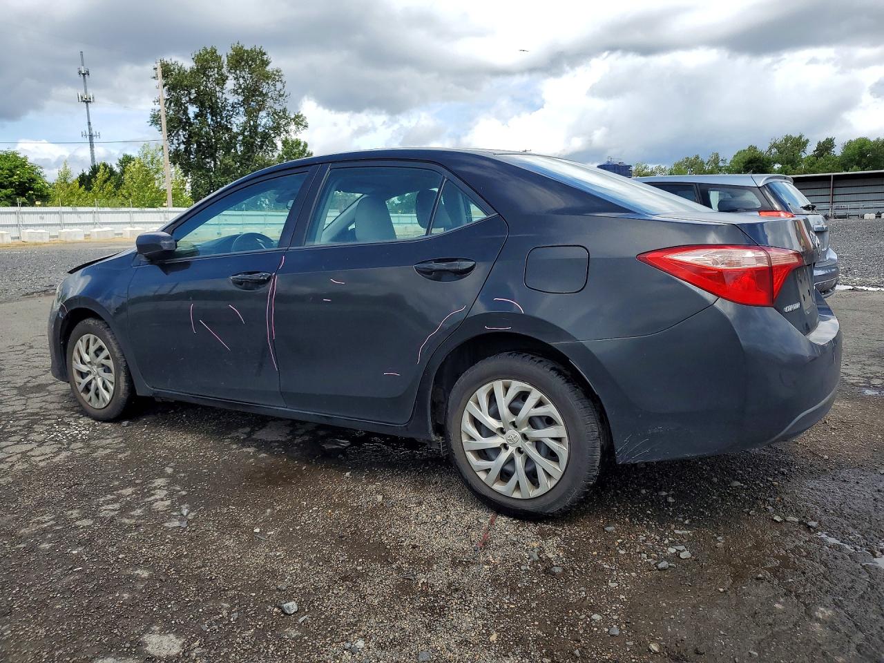 2017 TOYOTA COROLLA LE photo 3