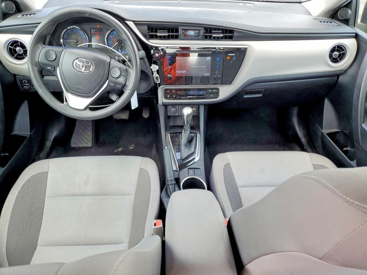 2017 TOYOTA COROLLA LE photo 15