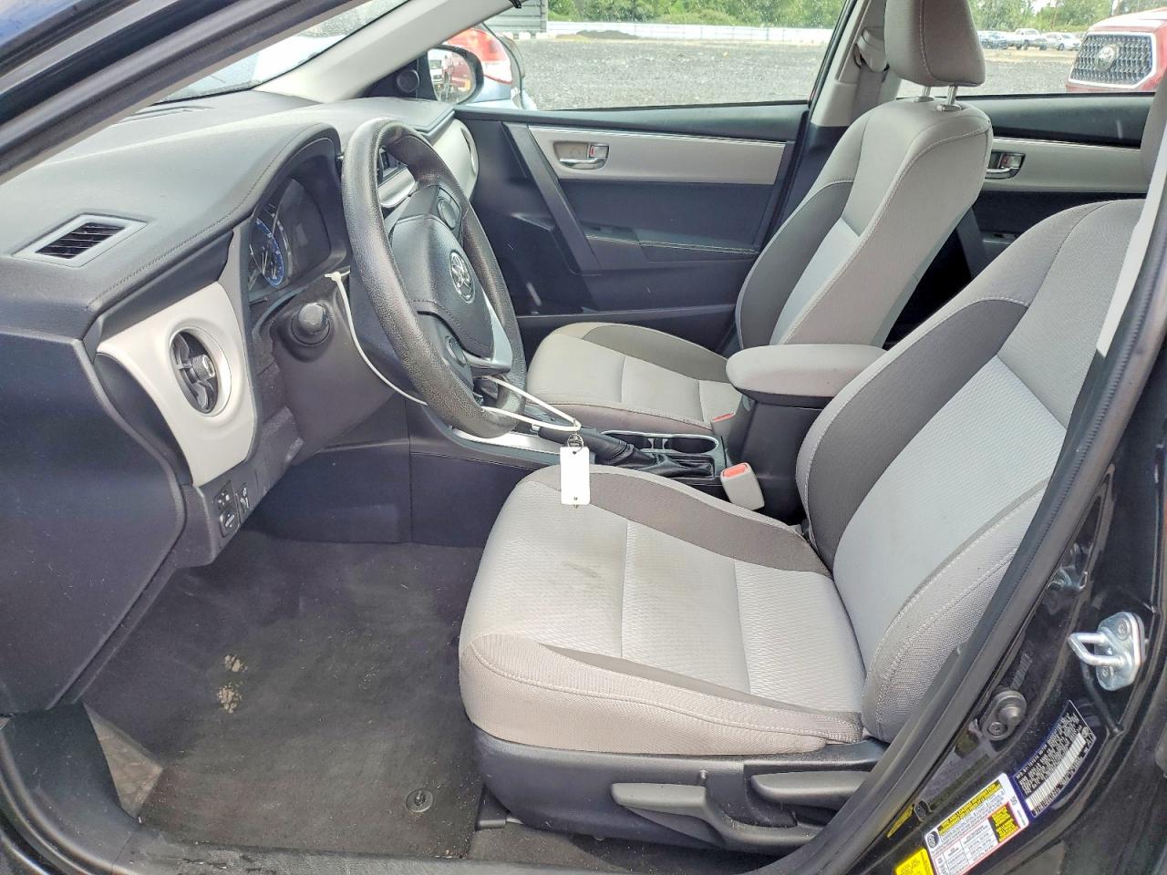 2017 TOYOTA COROLLA LE photo 13