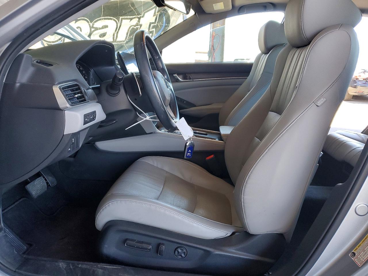 2018 HONDA ACCORD TOURING HYBRID photo 13