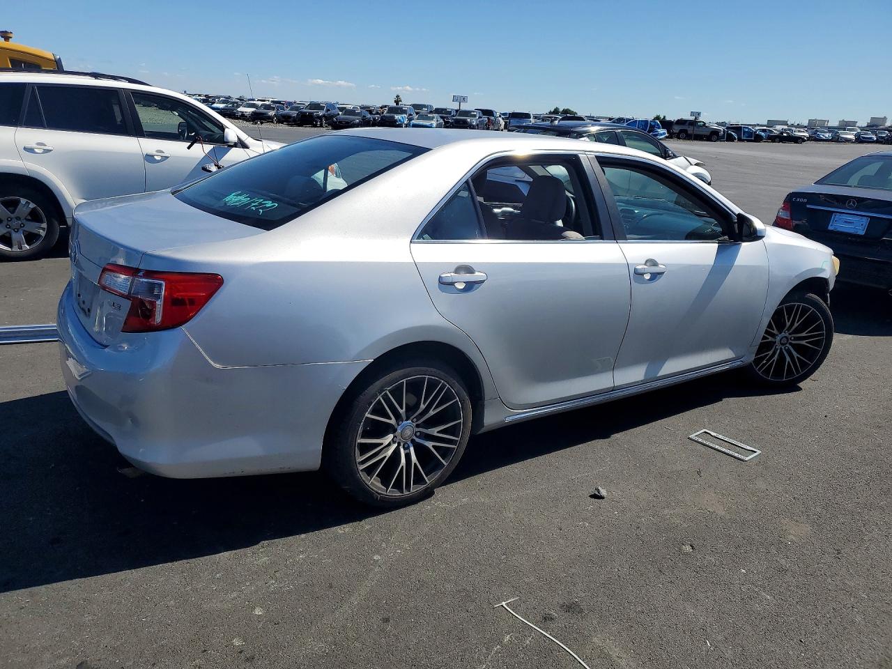 2012 TOYOTA CAMRY LE photo 3