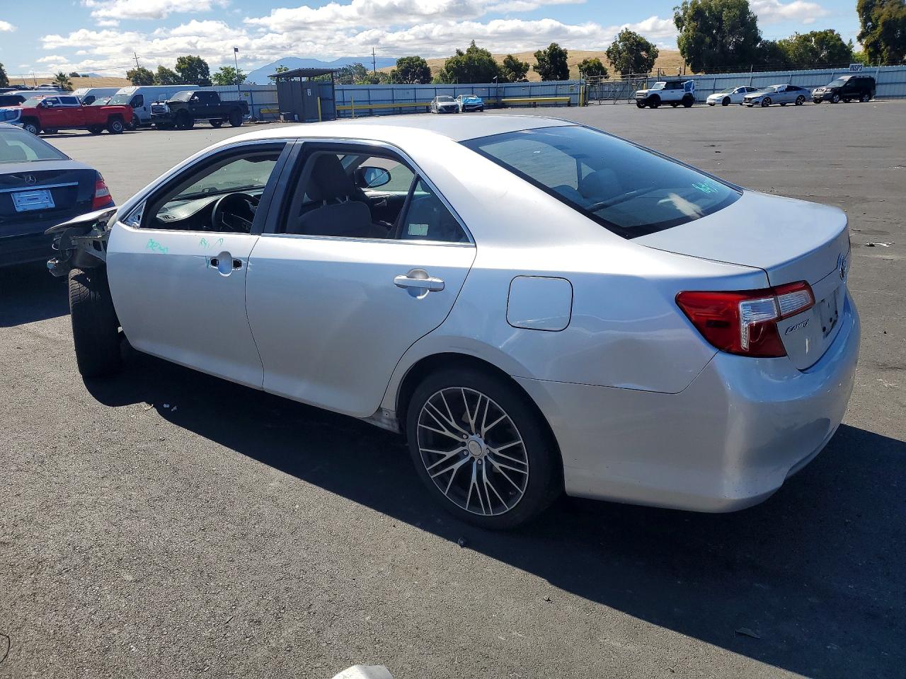 2012 TOYOTA CAMRY LE photo 2
