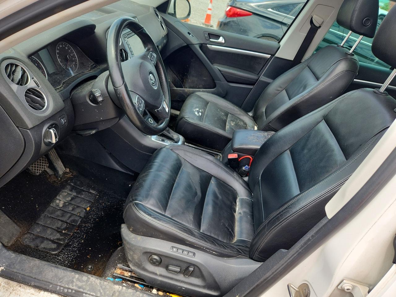 2012 VOLKSWAGEN TIGUAN S photo 19