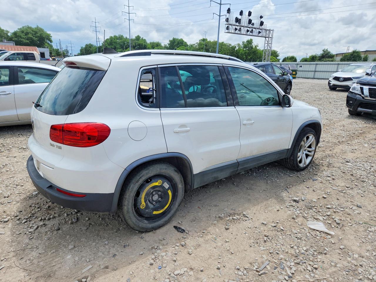 2012 VOLKSWAGEN TIGUAN S photo 7